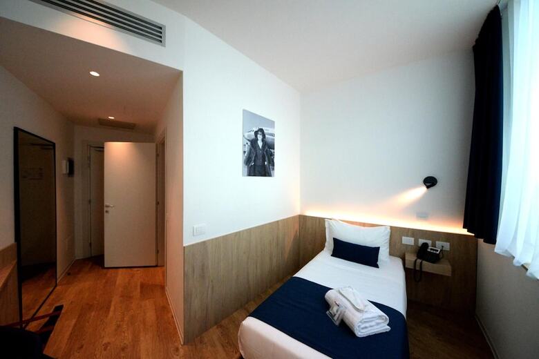 Hotel Air Rooms Rome Airport By Hellosky