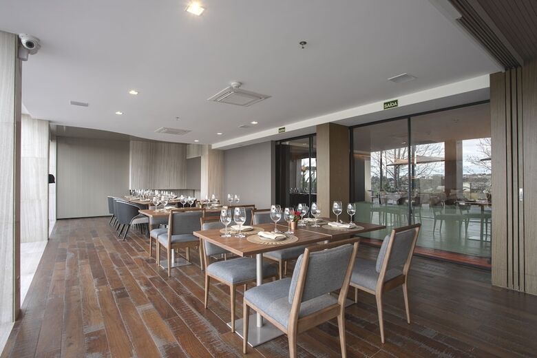 Suryaa Hotel Pinhais, Curio Collection By Hilton
