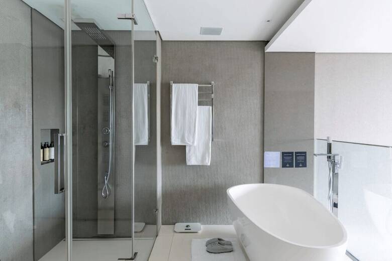 Suryaa Hotel Pinhais, Curio Collection By Hilton