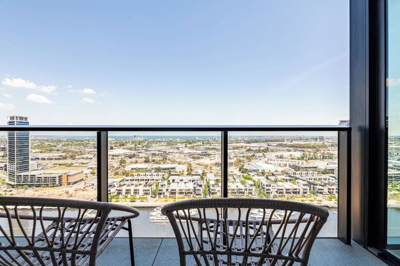 Melbourne Private Apartments - Collins Wharf Waterfront, Docklands