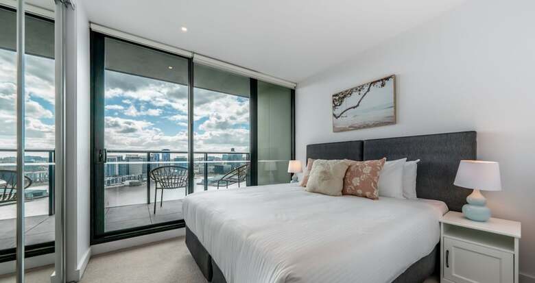 Melbourne Private Apartments - Collins Wharf Waterfront, Docklands