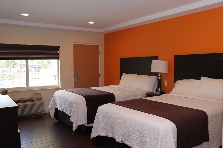 Hotel Curtis Inn & Suites
