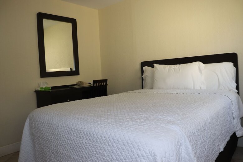 Hotel Curtis Inn & Suites