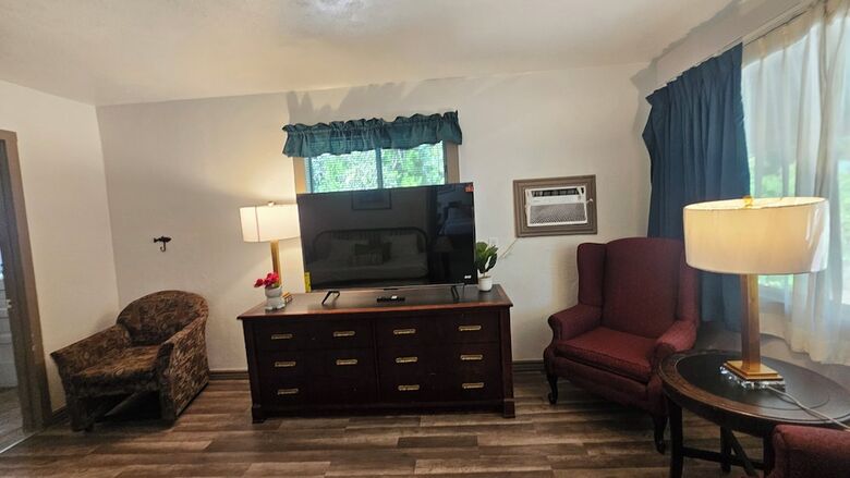 Cedar Lodge Motel