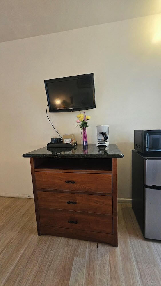 Cedar Lodge Motel