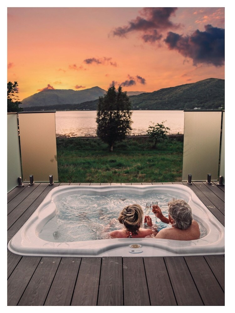 Seabeds Luxury Lookouts With Hot Tubs