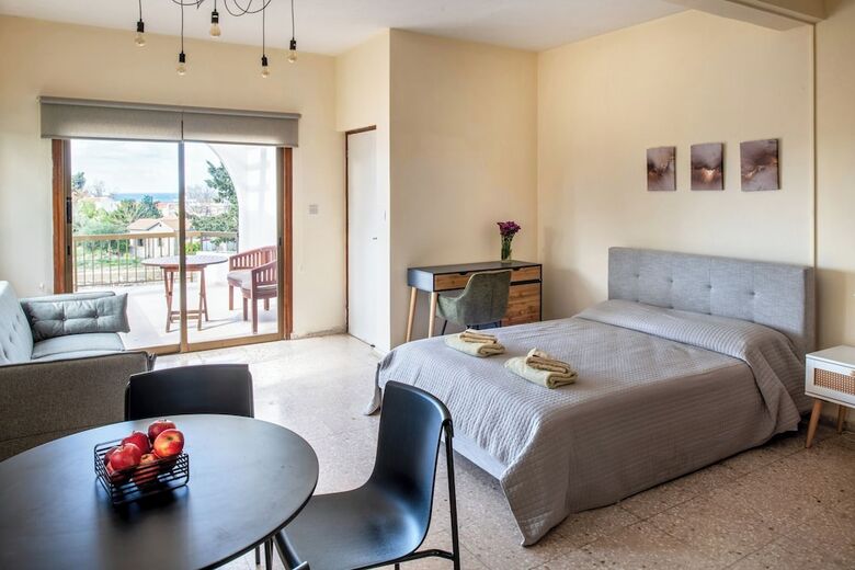 Room-studio In Polis - Just 800 M From T