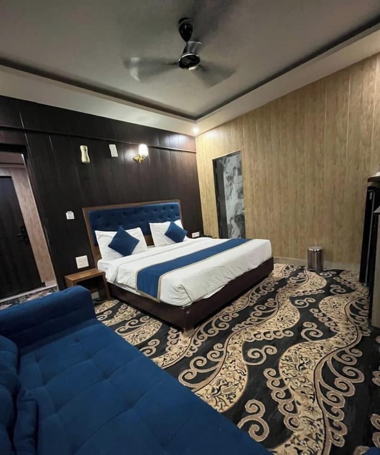 Hotel Tulsi Garden - Near Prem Mandir Vrindavan