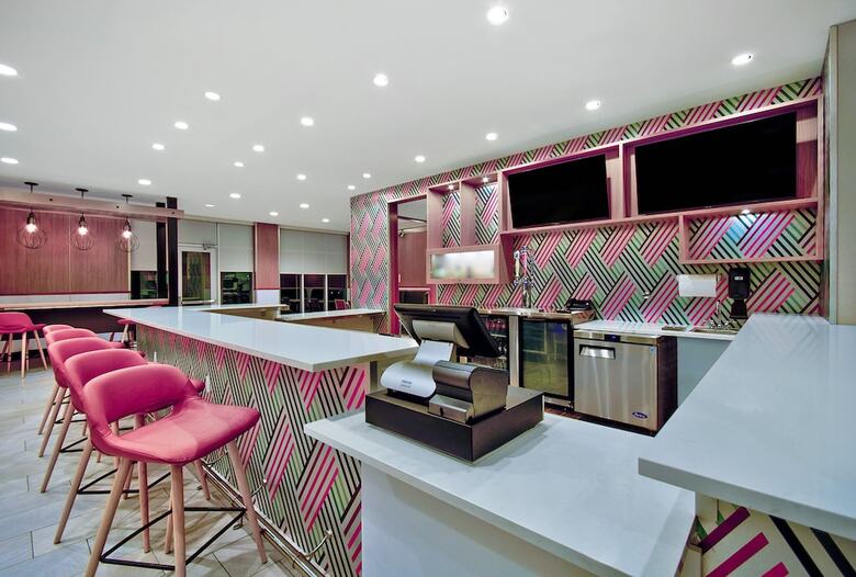 Hotel Holiday Inn Erie By Ihg