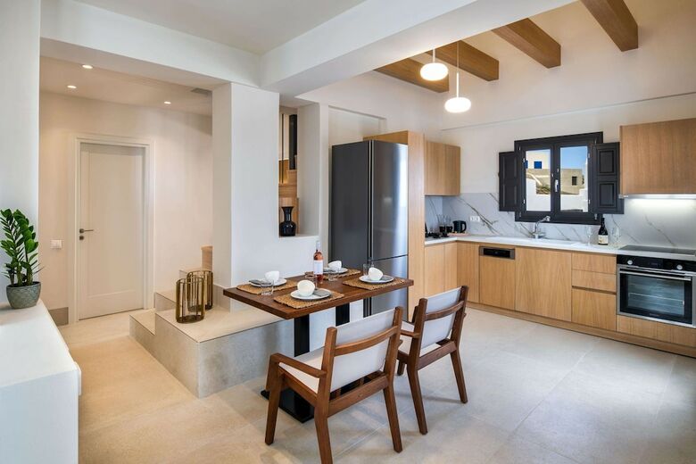 Hotel Venus Sunrise Suites & Villas