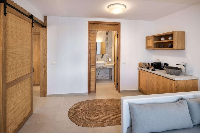 Hotel Venus Sunrise Suites & Villas