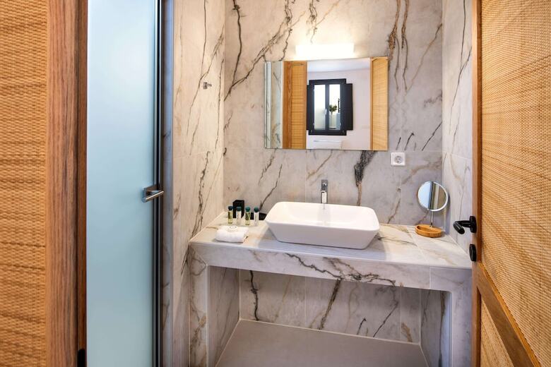 Hotel Venus Sunrise Suites & Villas