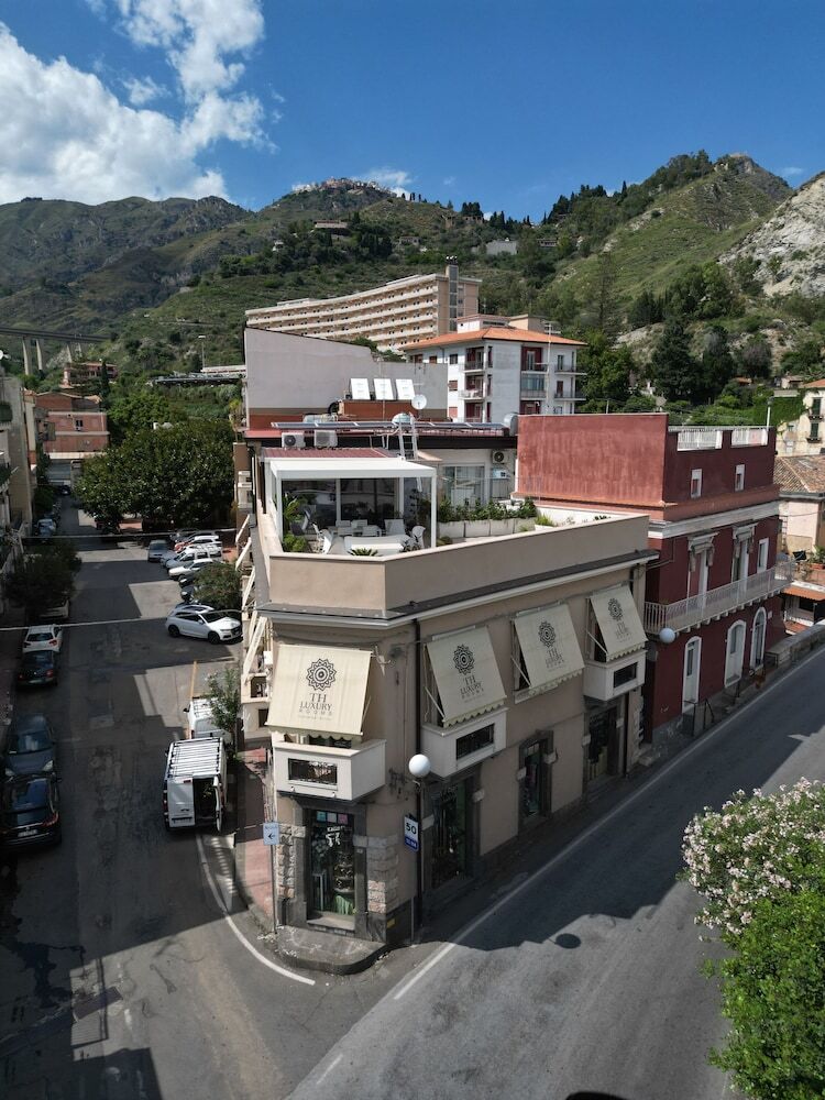 Bed & Breakfast Th Luxury Rooms