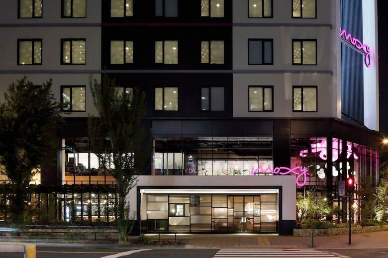 Hotel Moxy Osaka Umeda