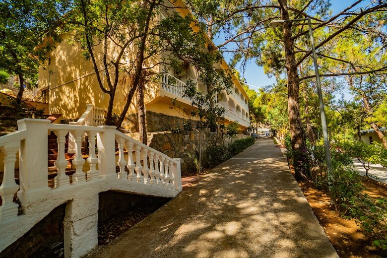Hotel Senza Garden Holiday Club