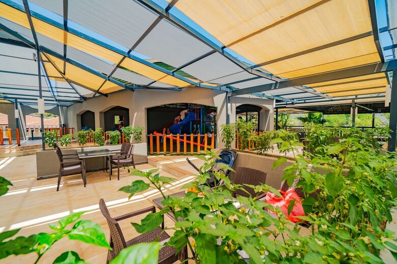 Hotel Senza Garden Holiday Club