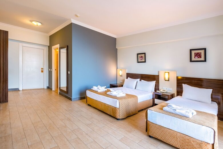 Hotel Senza Garden Holiday Club