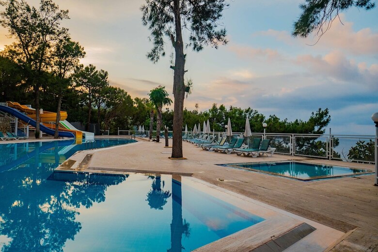 Hotel Senza Garden Holiday Club