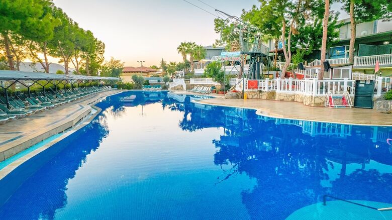 Hotel Senza Garden Holiday Club