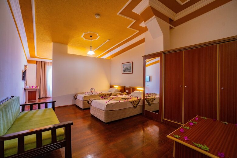 Hotel Senza Garden Holiday Club