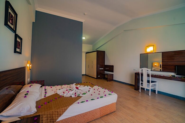 Hotel Senza Garden Holiday Club
