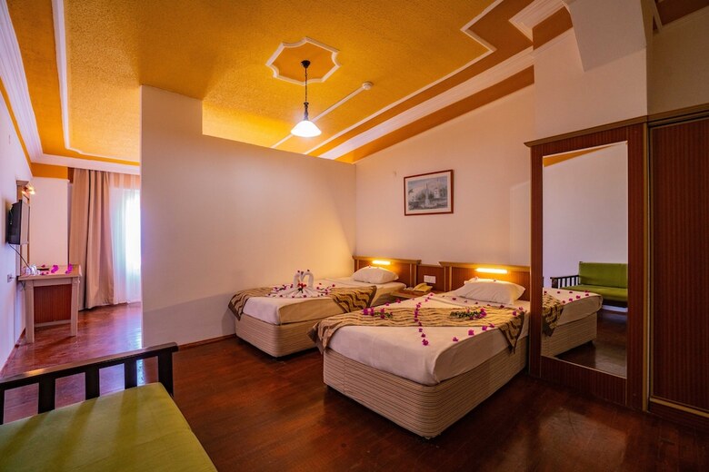 Hotel Senza Garden Holiday Club