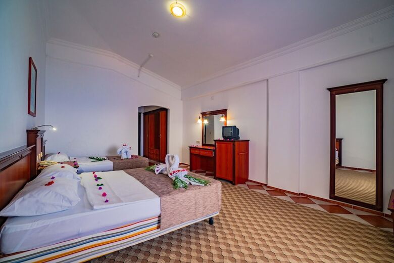 Hotel Senza Garden Holiday Club