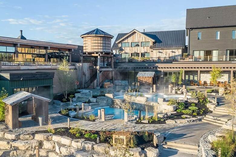 Hotel Luxurious Waterfront Retreat