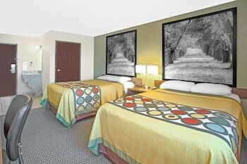 Hotel Super 8 Windsor/madison North