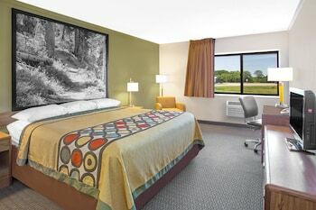 Hotel Super 8 Windsor/madison North