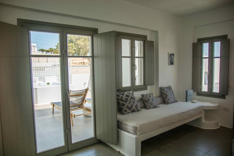 Amphitrite Suites Santorini