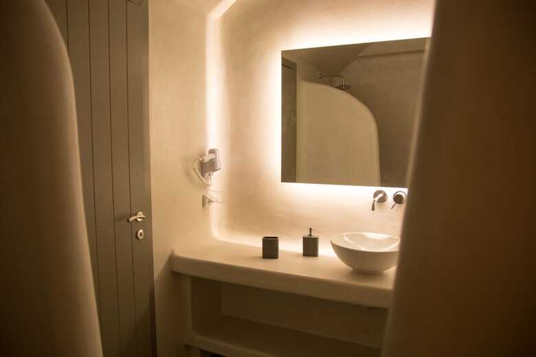 Amphitrite Suites Santorini