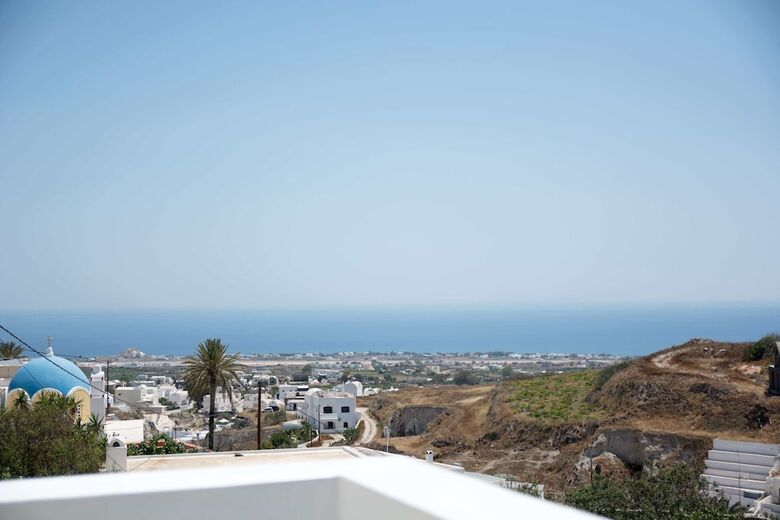 Amphitrite Suites Santorini