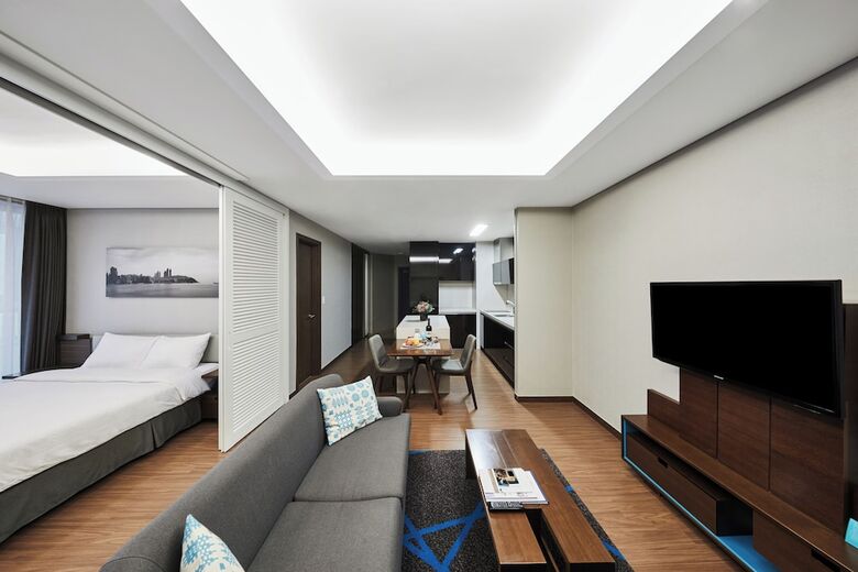 Felix By Stx Hotel & Suite