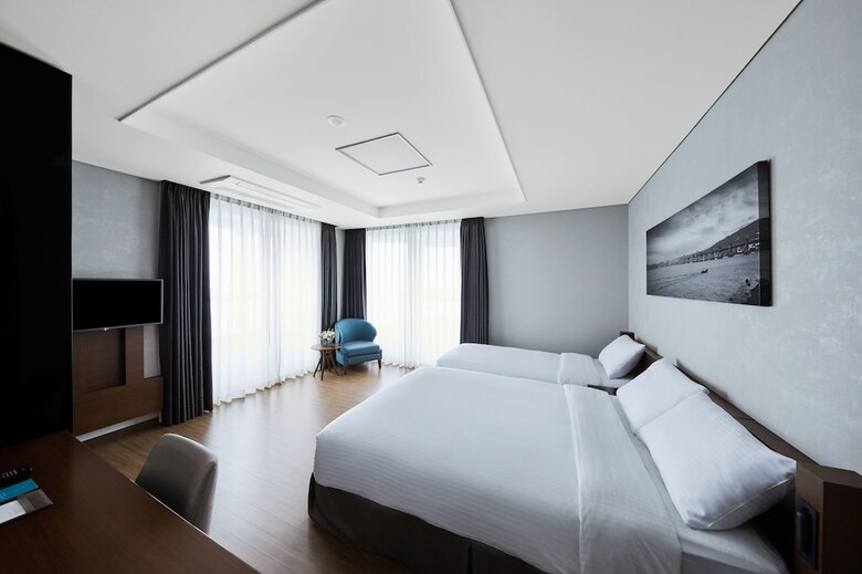 Felix By Stx Hotel & Suite