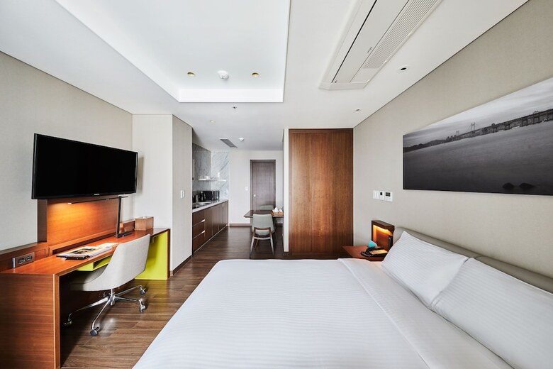 Felix By Stx Hotel & Suite