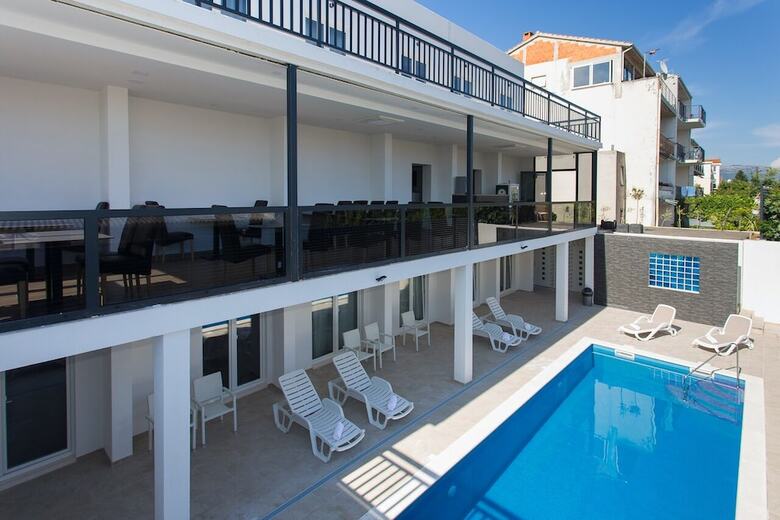 Room-all Saints Suites B&B Kastela