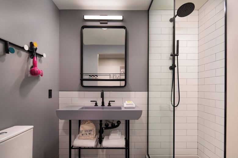 Hotel Moxy Portland Downtown