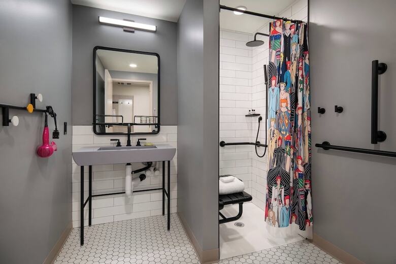 Hotel Moxy Portland Downtown