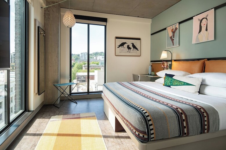 Hotel Moxy Portland Downtown