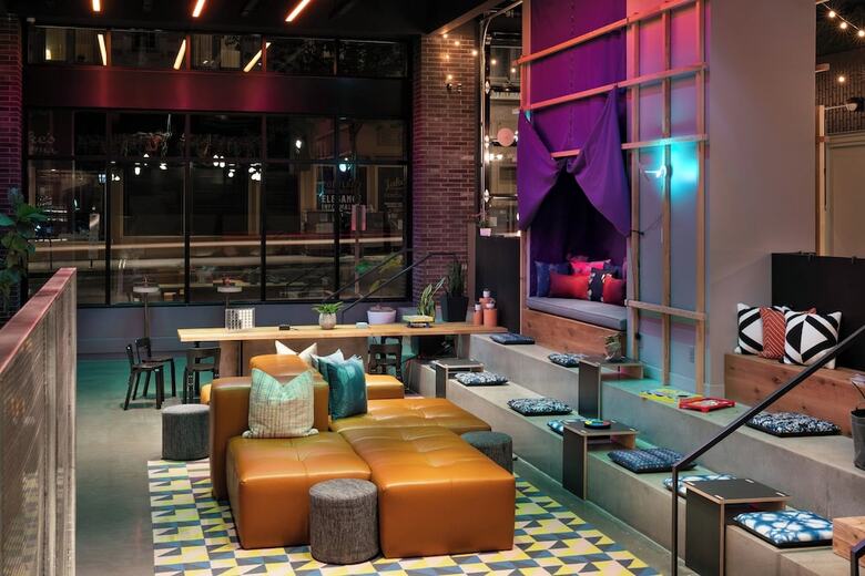 Hotel Moxy Portland Downtown