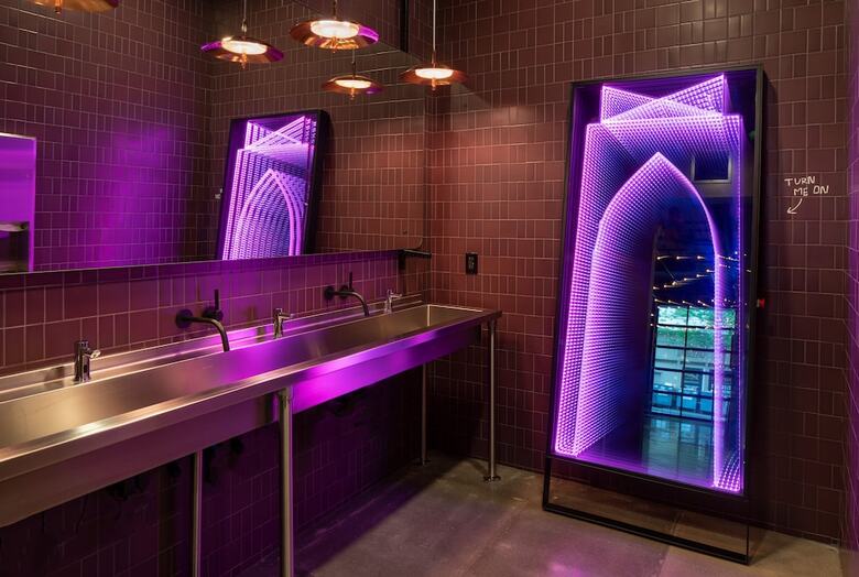 Hotel Moxy Portland Downtown