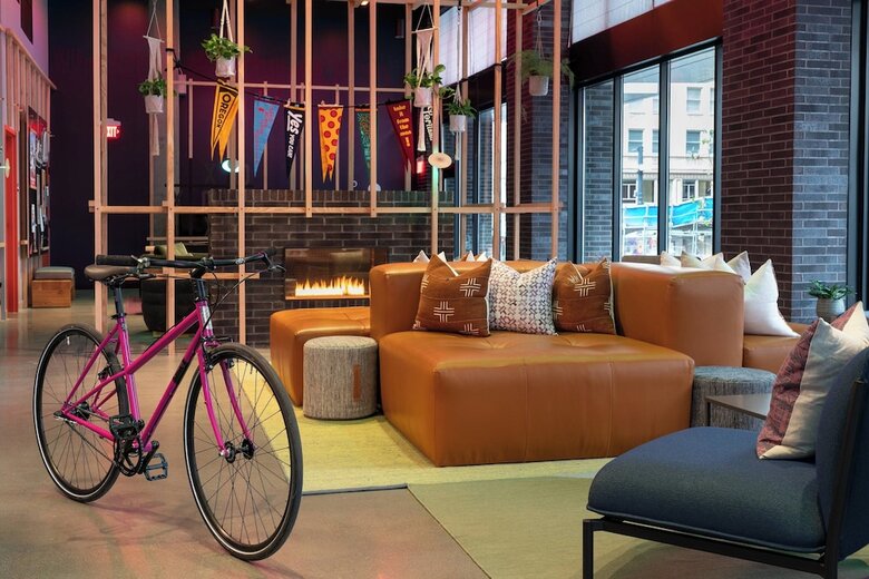 Hotel Moxy Portland Downtown