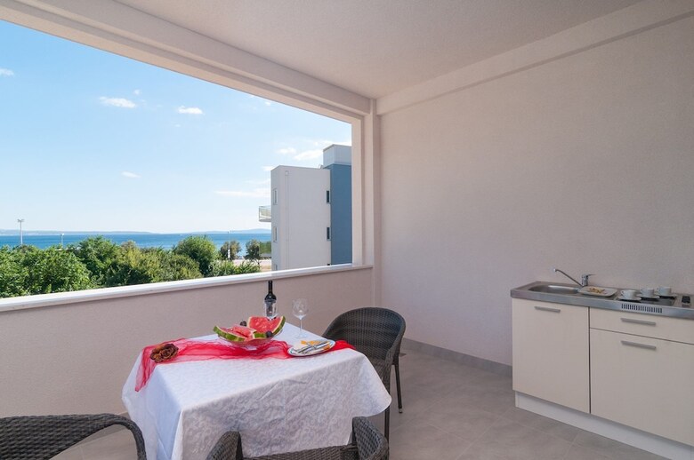 Luxury Rooms Near Beach 3
