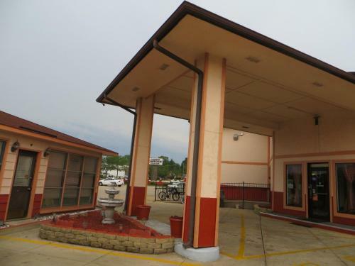 Motel Fairbridge Inn Express