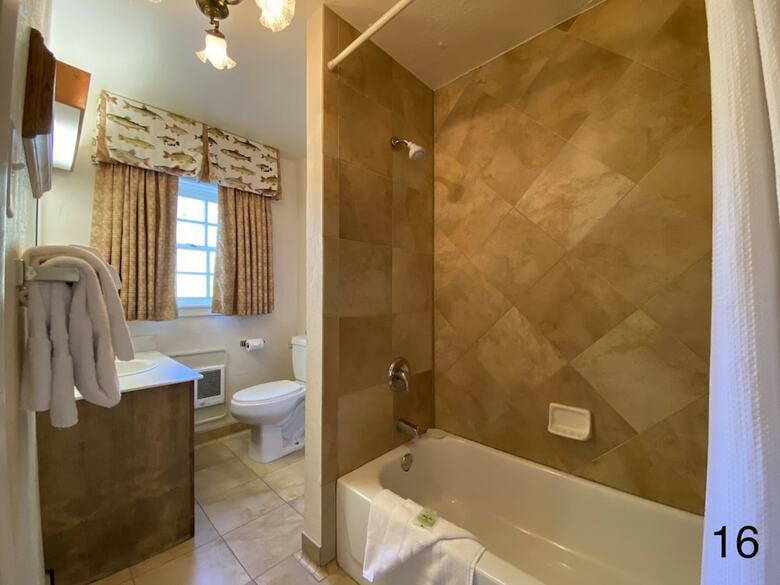 Hotel River Ranch Lodge & Restaurant