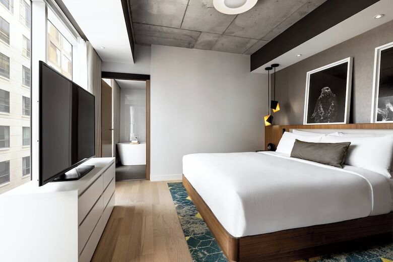 Humaniti Hotel Montreal, Autograph Collection
