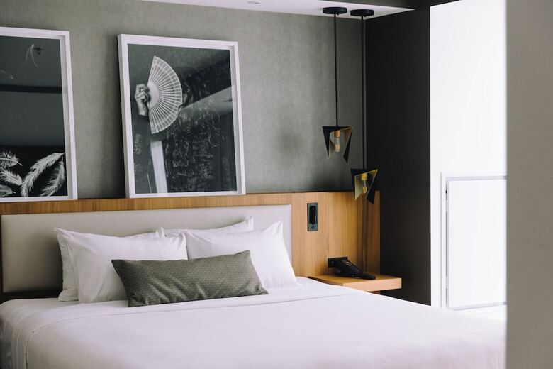 Humaniti Hotel Montreal, Autograph Collection