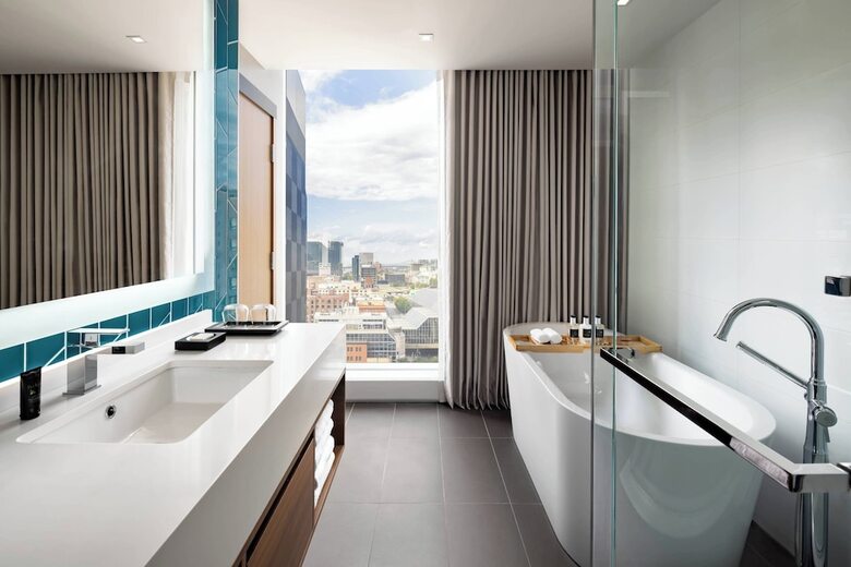 Humaniti Hotel Montreal, Autograph Collection