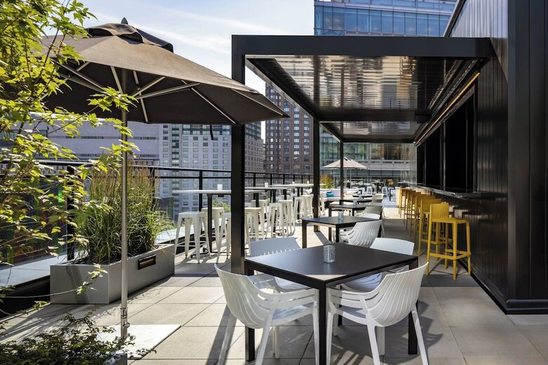 Humaniti Hotel Montreal, Autograph Collection